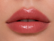 APRÈS-SKI Creamy Lip Oil on lips